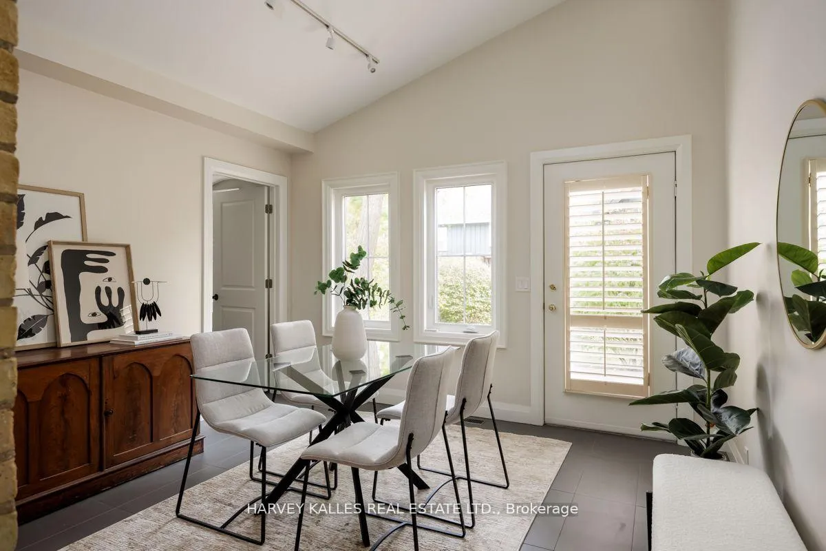 Photo 14 of 15375 Yonge Street, Aurora, Aurora Village — HOMEH