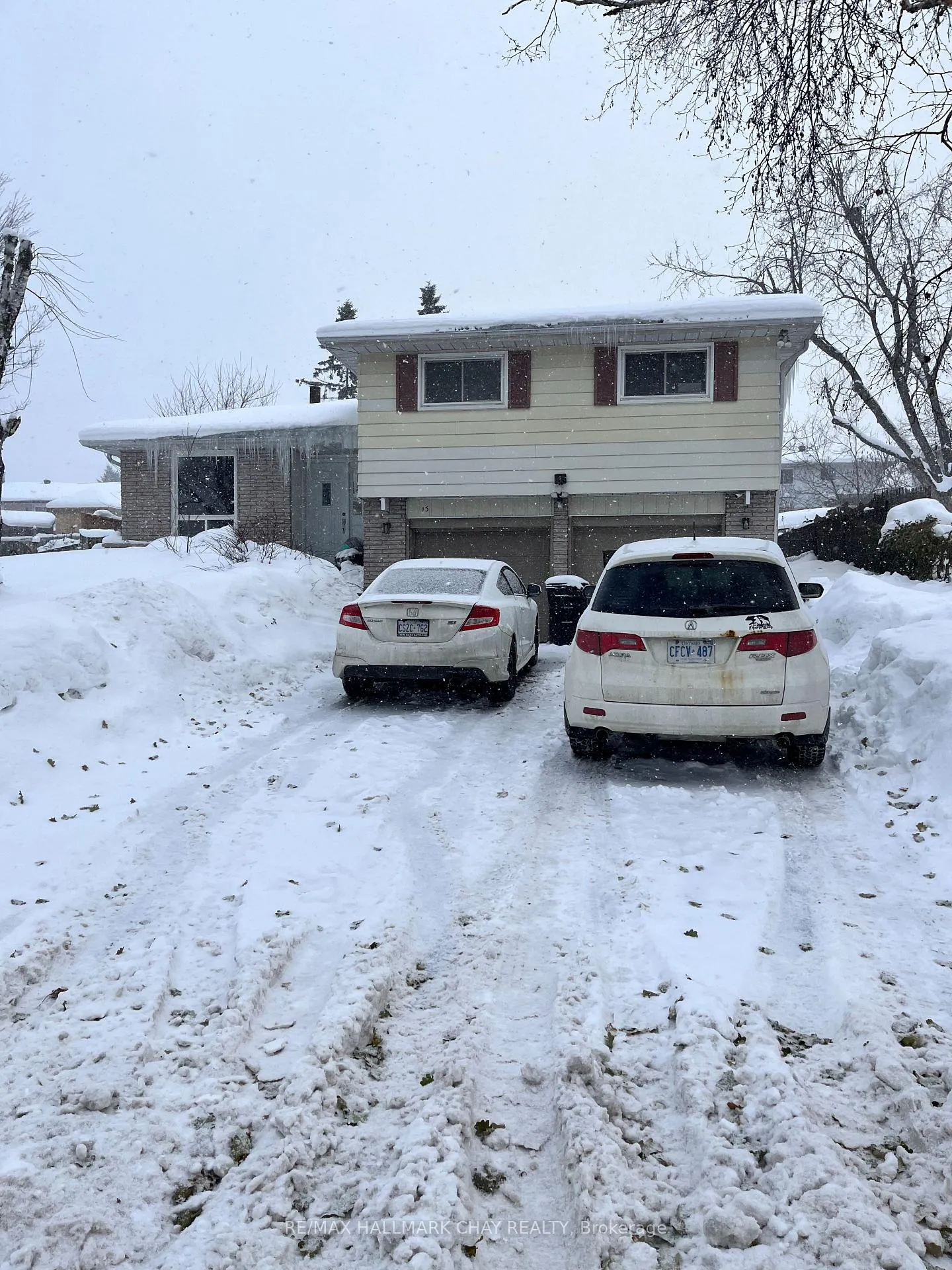 Photo 2 of 13 Jane Crescent, Barrie, Allandale Heights — HOMEH