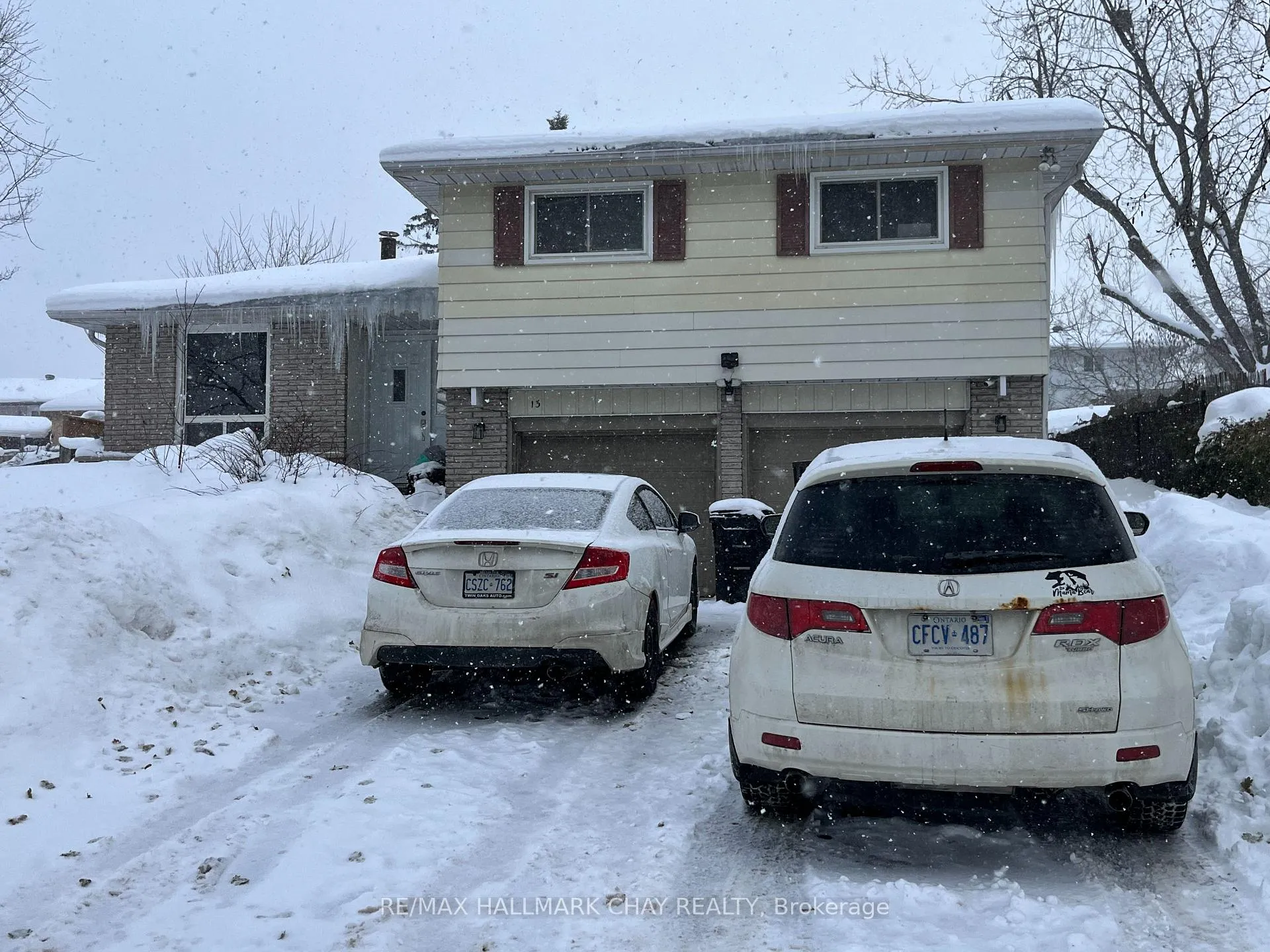 Photo 3 of 13 Jane Crescent, Barrie, Allandale Heights — HOMEH