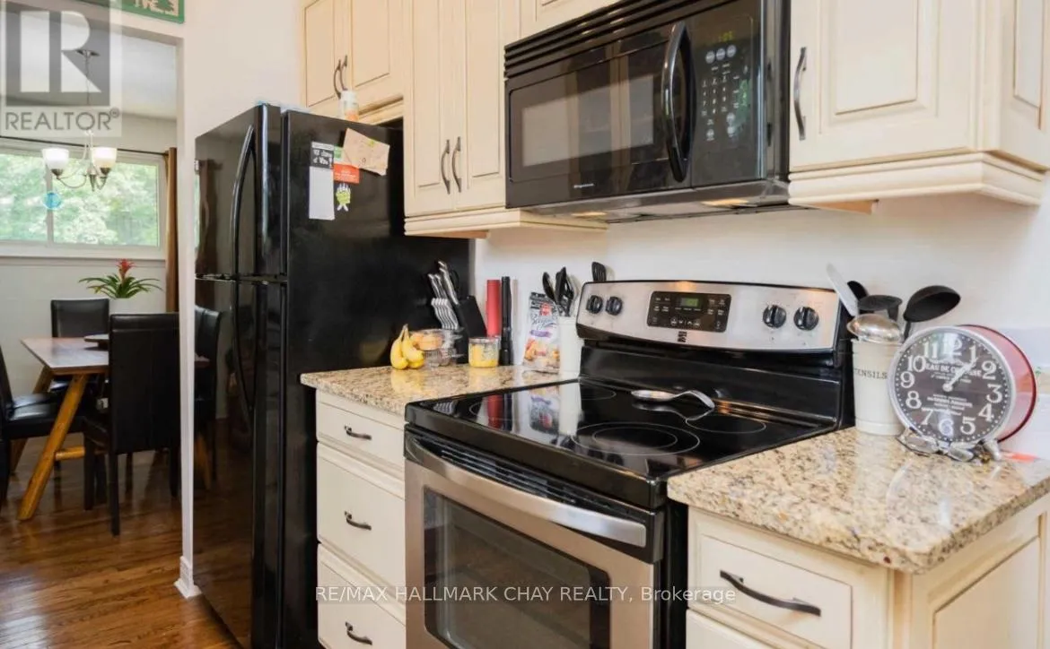 Photo 6 of 13 Jane Crescent, Barrie, Allandale Heights — HOMEH