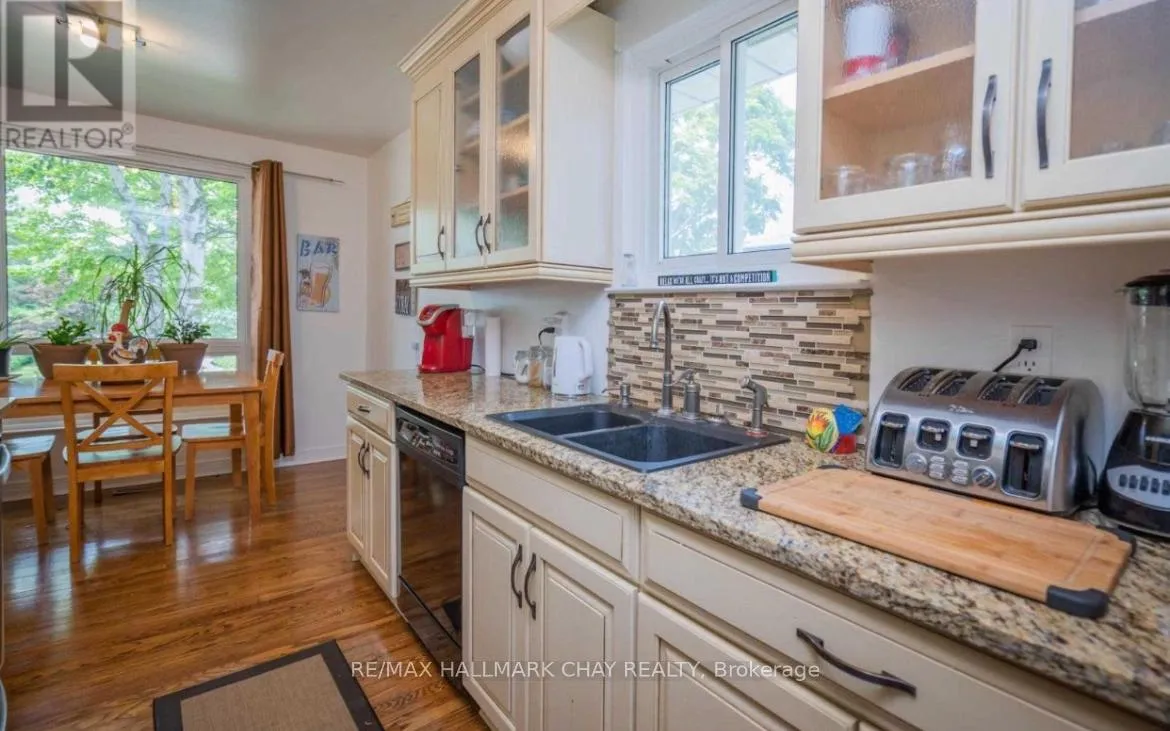 Photo 7 of 13 Jane Crescent, Barrie, Allandale Heights — HOMEH