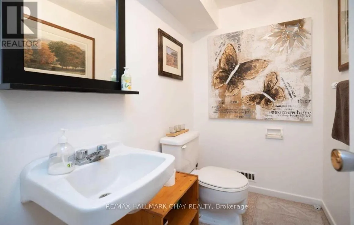 Photo 8 of 13 Jane Crescent, Barrie, Allandale Heights — HOMEH