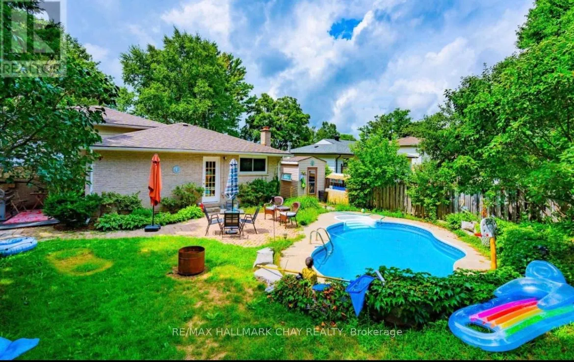 Photo 10 of 13 Jane Crescent, Barrie, Allandale Heights — HOMEH