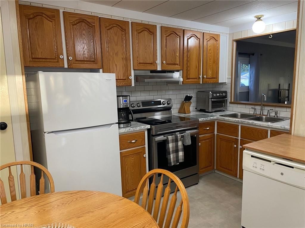 Photo 5 of 36 Sutton Drive, Huron Haven, colborne Township — HOMEH
