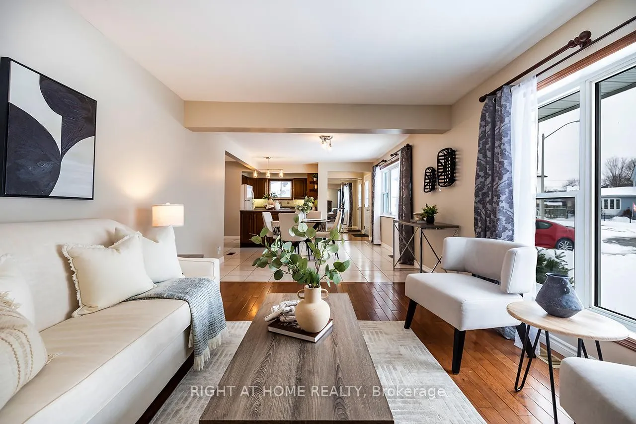 Photo 8 of 21 Wishbone Crescent, Ajax, South East — HOMEH