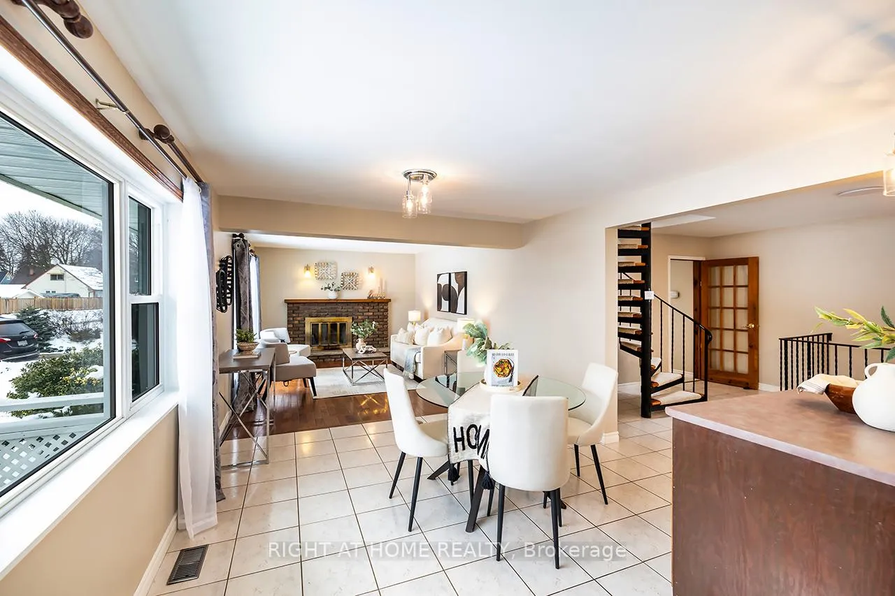 Photo 9 of 21 Wishbone Crescent, Ajax, South East — HOMEH