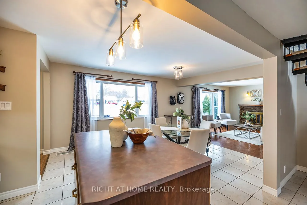 Photo 13 of 21 Wishbone Crescent, Ajax, South East — HOMEH