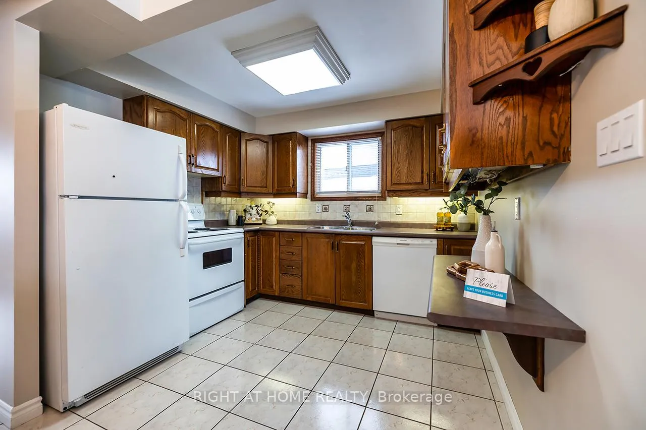 Photo 14 of 21 Wishbone Crescent, Ajax, South East — HOMEH