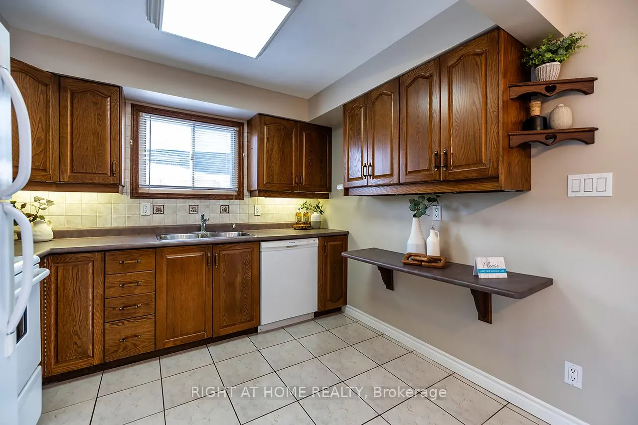 Photo 16 of 21 Wishbone Crescent, Ajax, South East — HOMEH