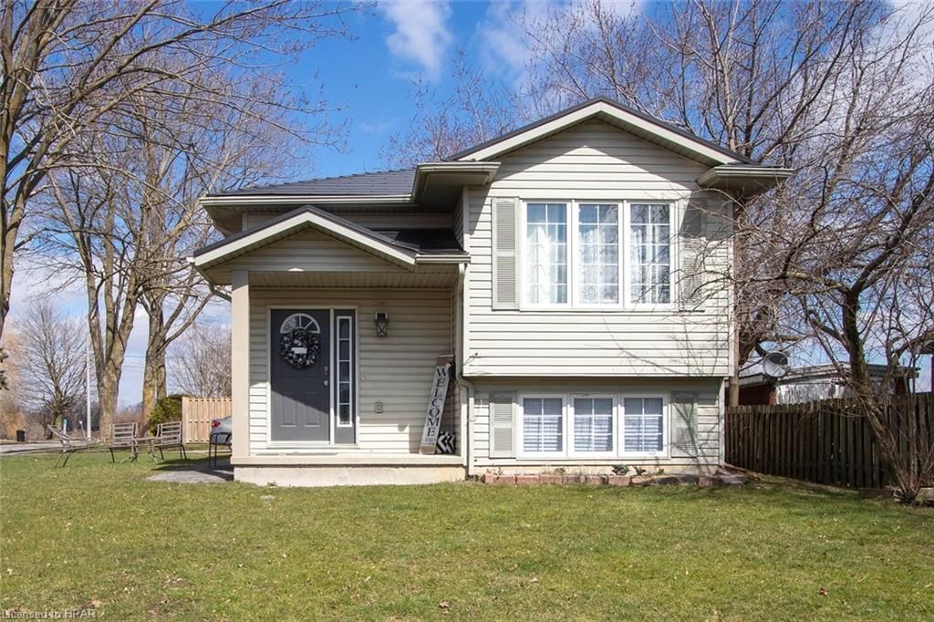 Front of 17 Laurier Street