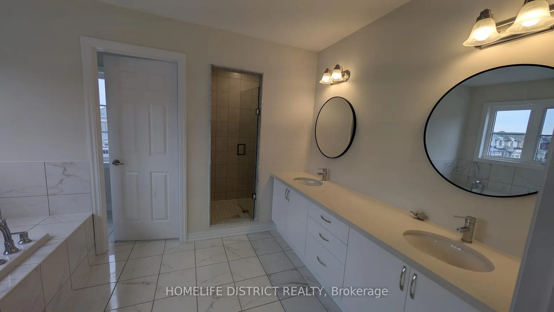 Photo 5 of 160 Belmont Drive, Clarington, Newcastle — HOMEH