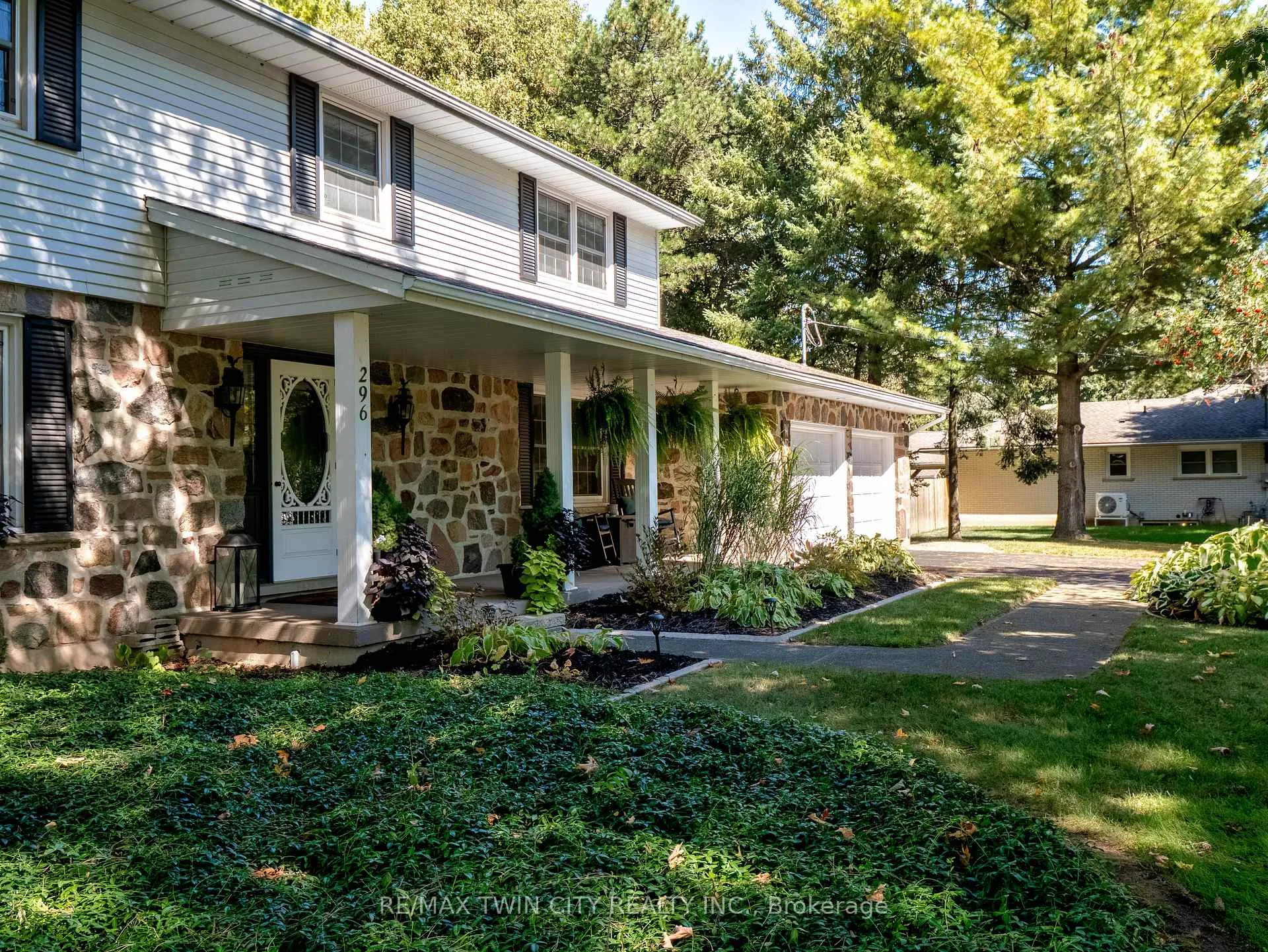 Photo 2 of 296 Edgehill Drive, Kitchener — HOMEH