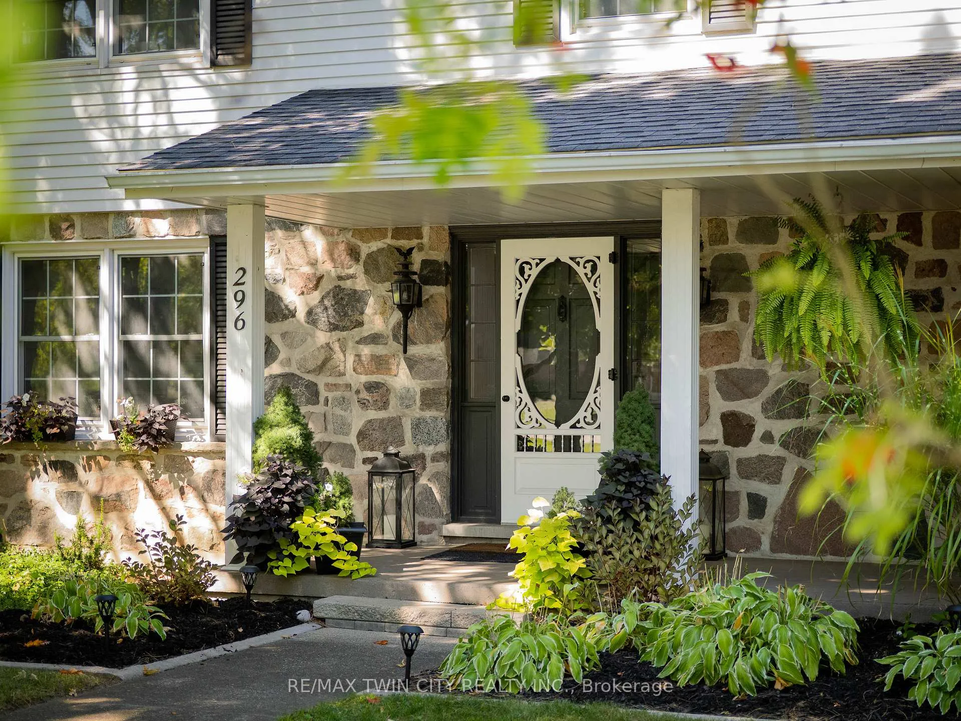 Photo 3 of 296 Edgehill Drive, Kitchener — HOMEH
