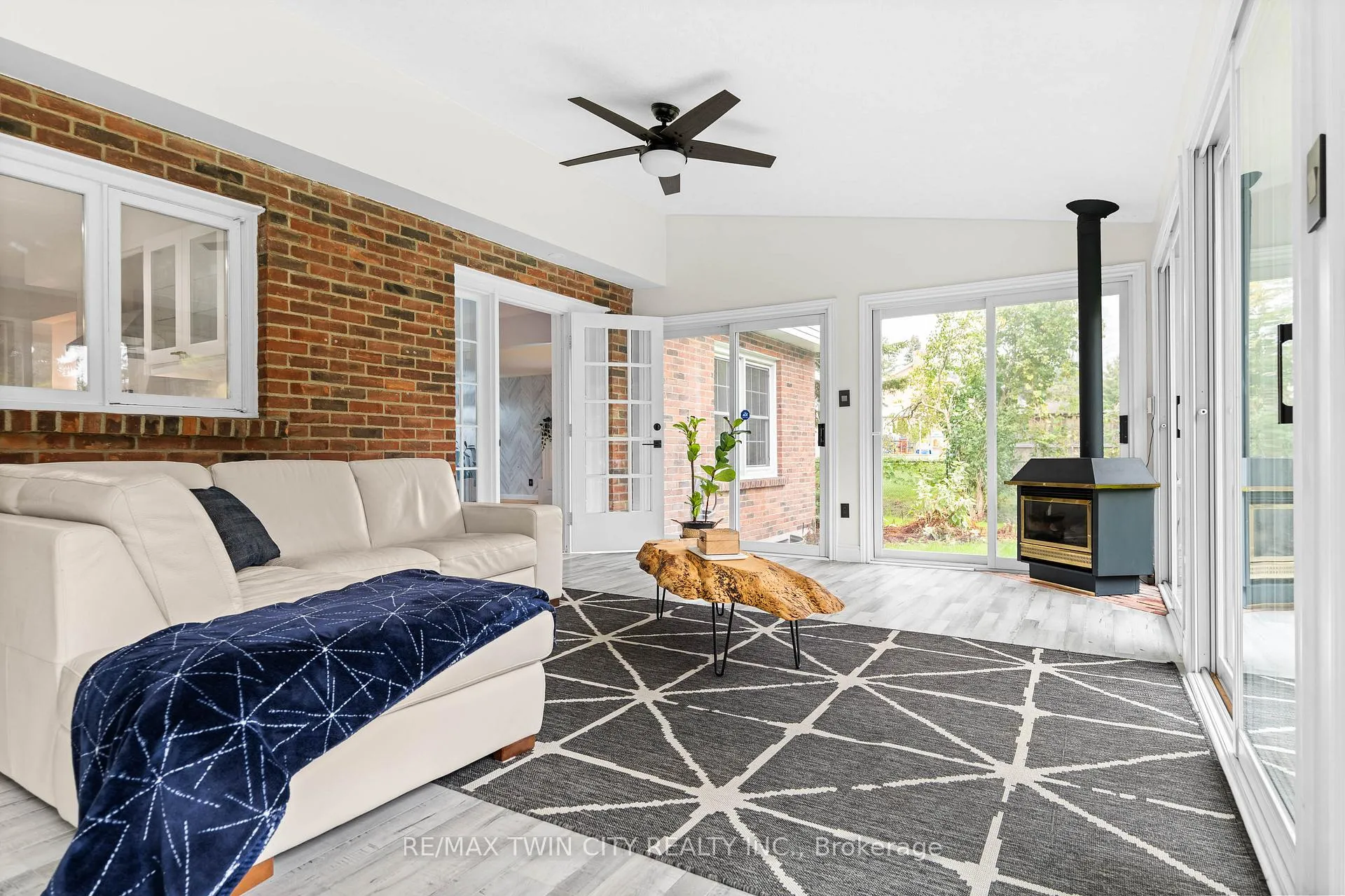 Photo 17 of 296 Edgehill Drive, Kitchener — HOMEH