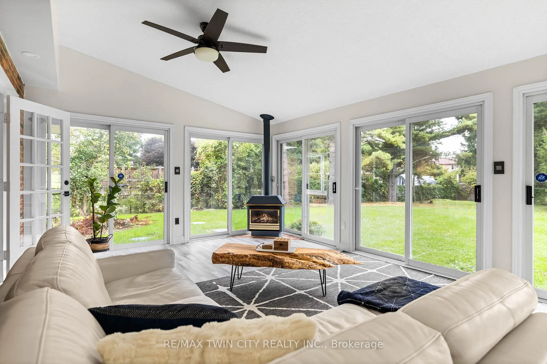 Photo 19 of 296 Edgehill Drive, Kitchener — HOMEH