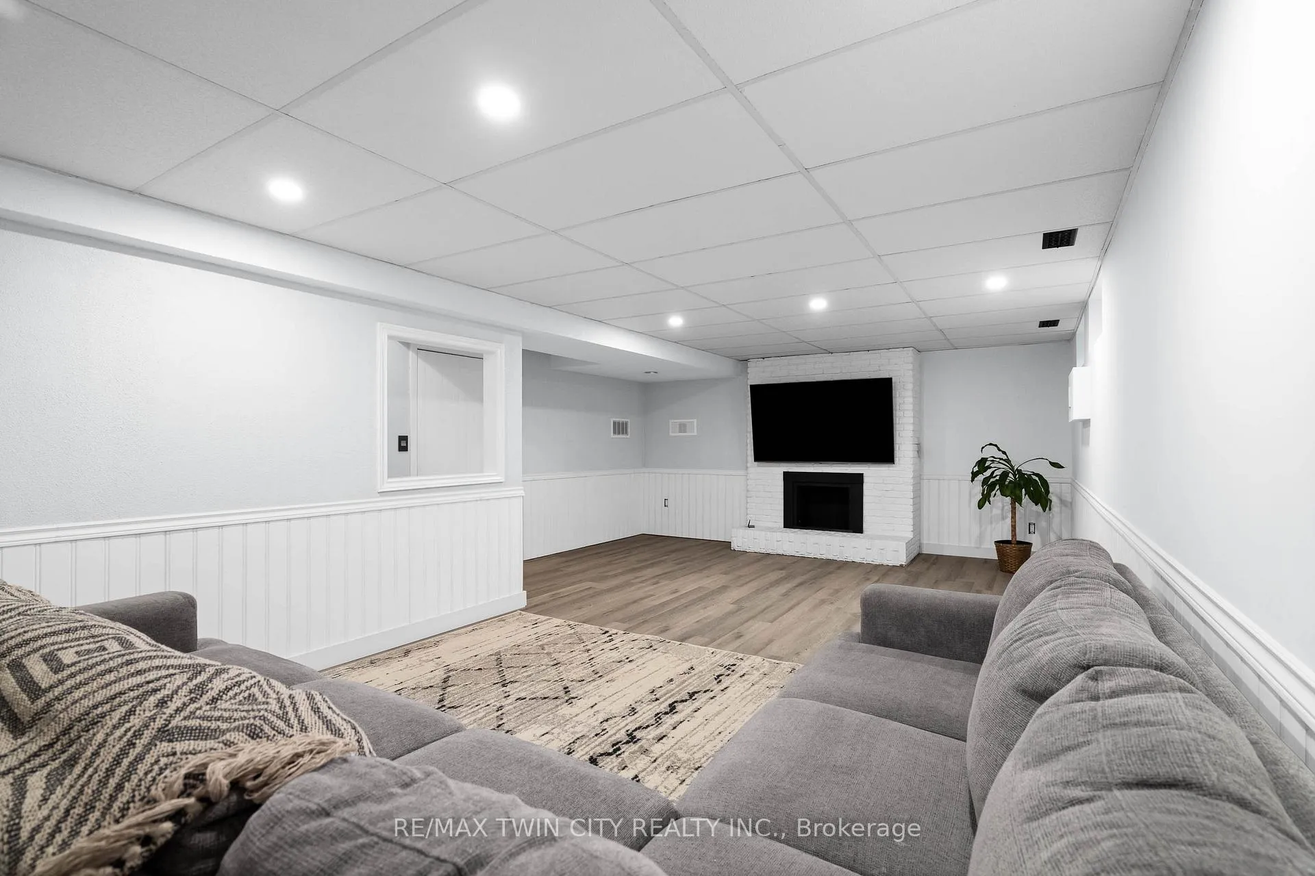 Photo 31 of 296 Edgehill Drive, Kitchener — HOMEH