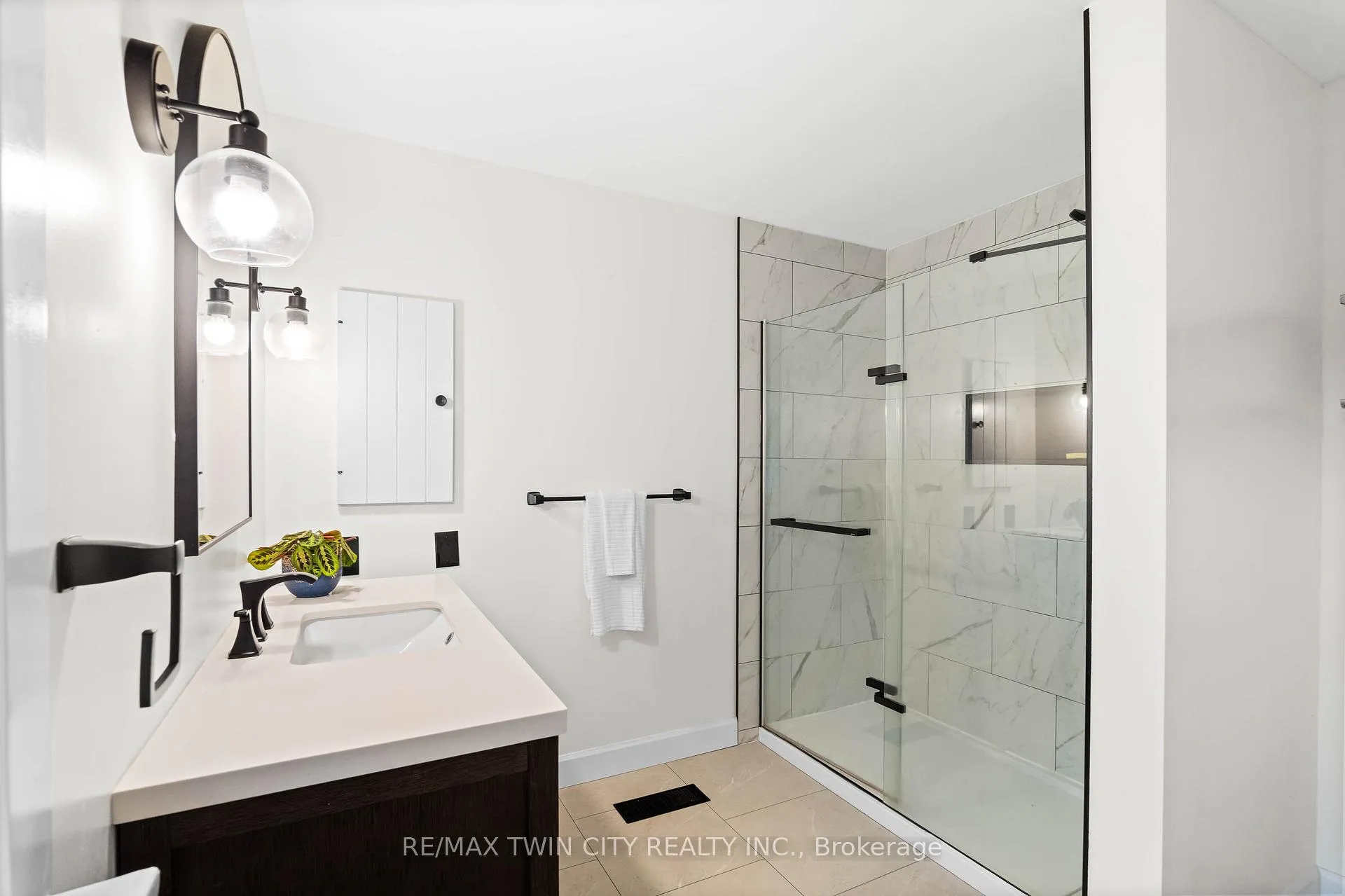 Photo 38 of 296 Edgehill Drive, Kitchener — HOMEH