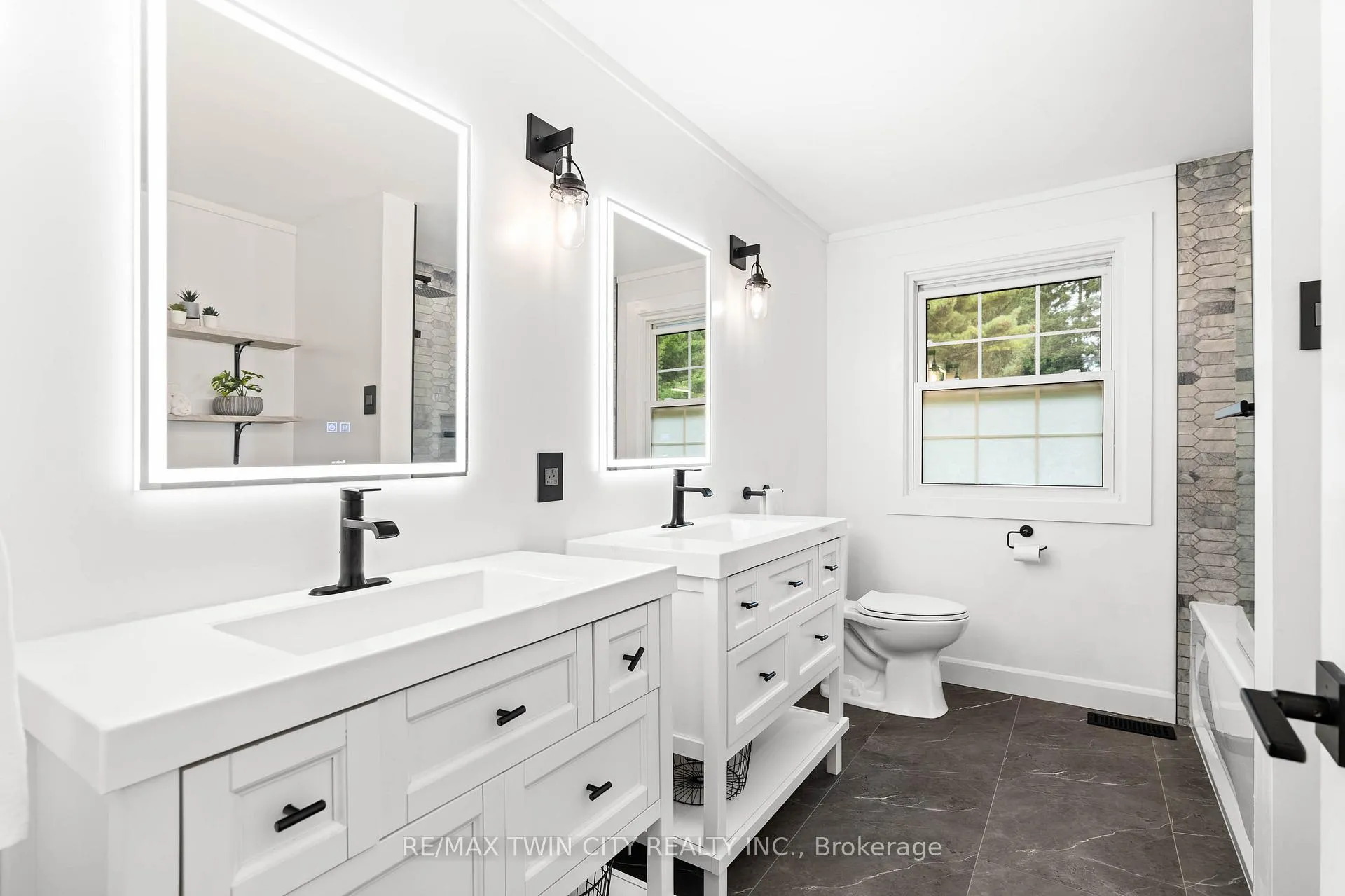 Photo 41 of 296 Edgehill Drive, Kitchener — HOMEH
