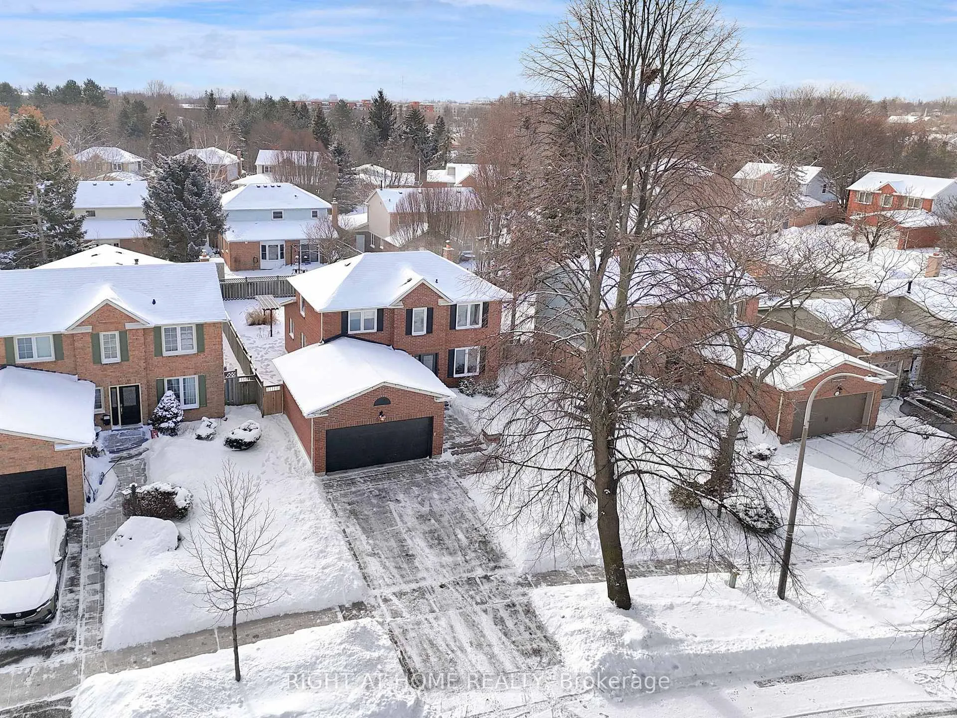 Photo 2 of 527 Beech Street E, Whitby, Pringle Creek — HOMEH
