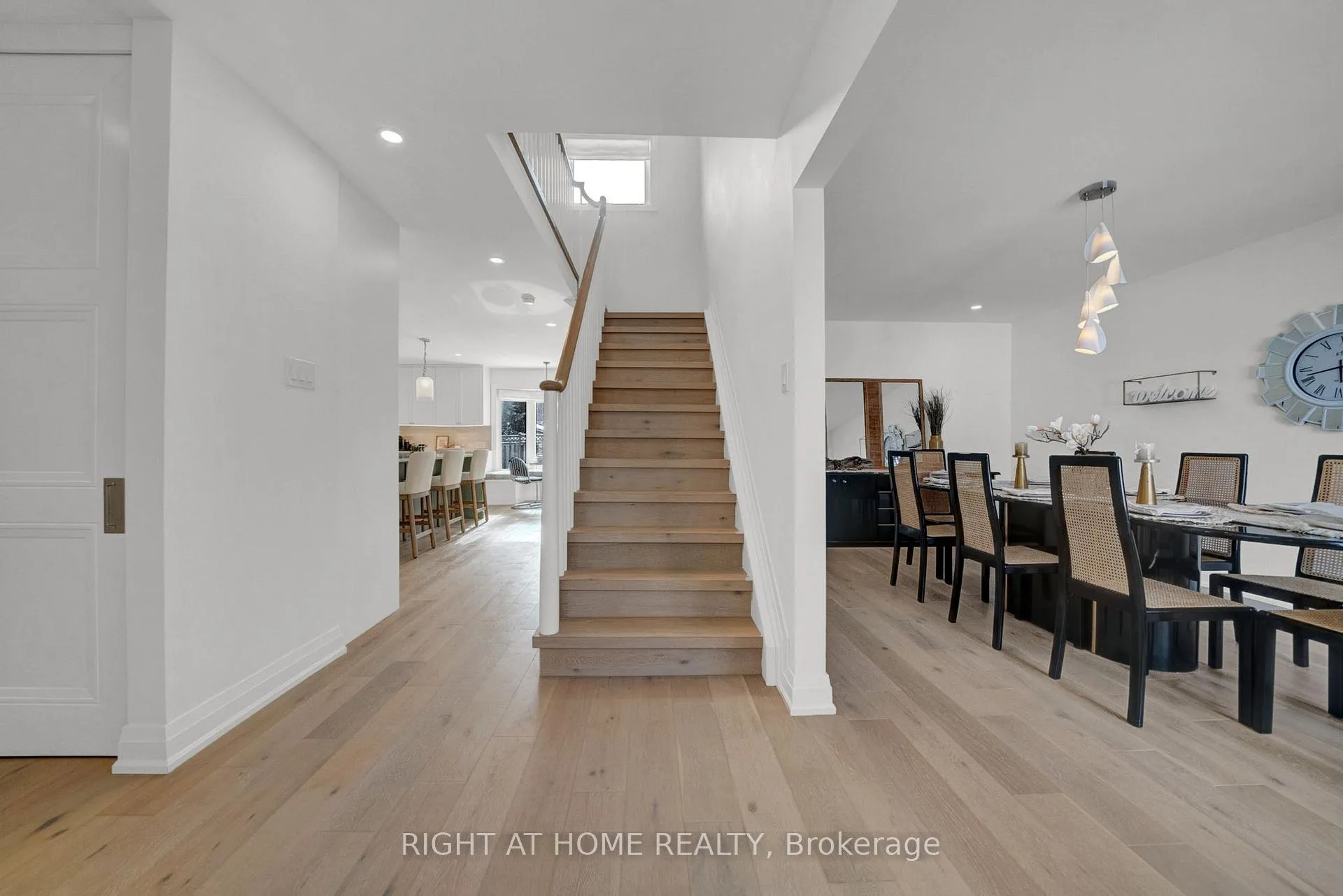 Photo 3 of 527 Beech Street E, Whitby, Pringle Creek — HOMEH
