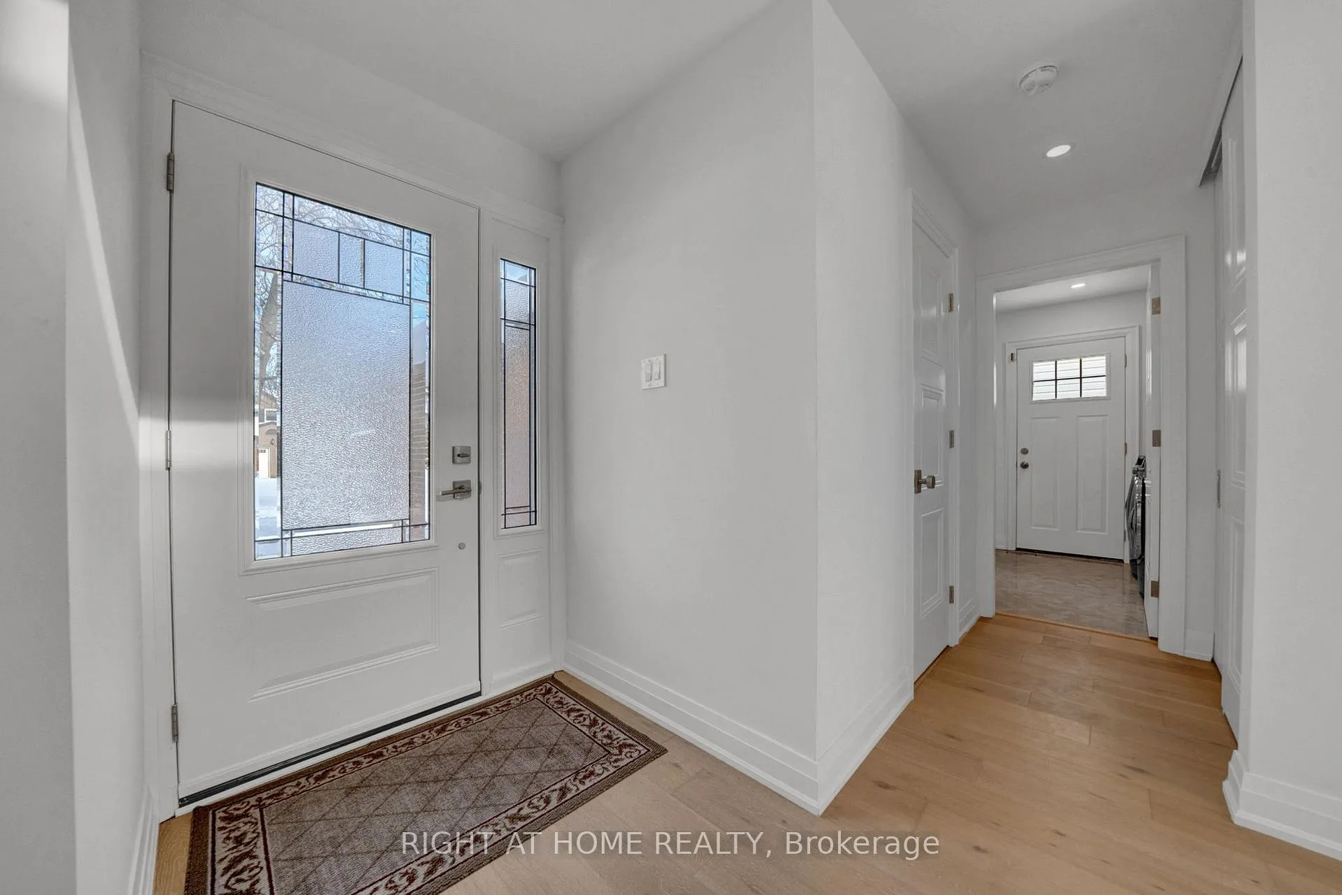 Photo 4 of 527 Beech Street E, Whitby, Pringle Creek — HOMEH