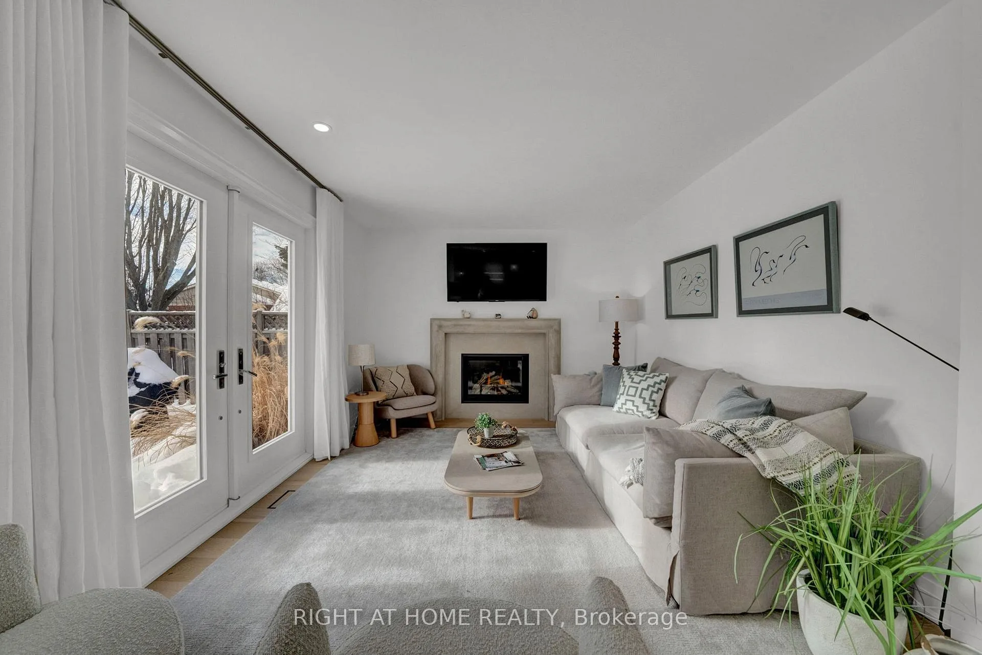 Photo 14 of 527 Beech Street E, Whitby, Pringle Creek — HOMEH