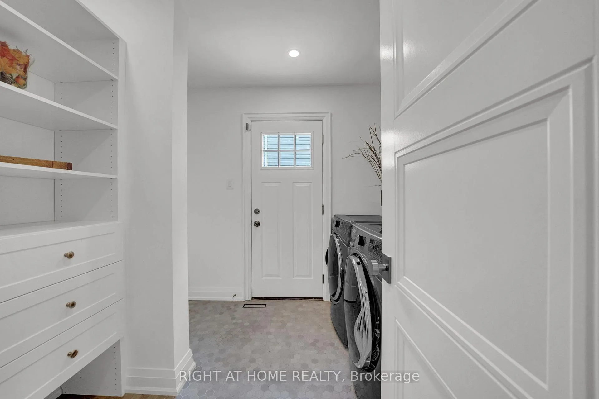 Photo 22 of 527 Beech Street E, Whitby, Pringle Creek — HOMEH