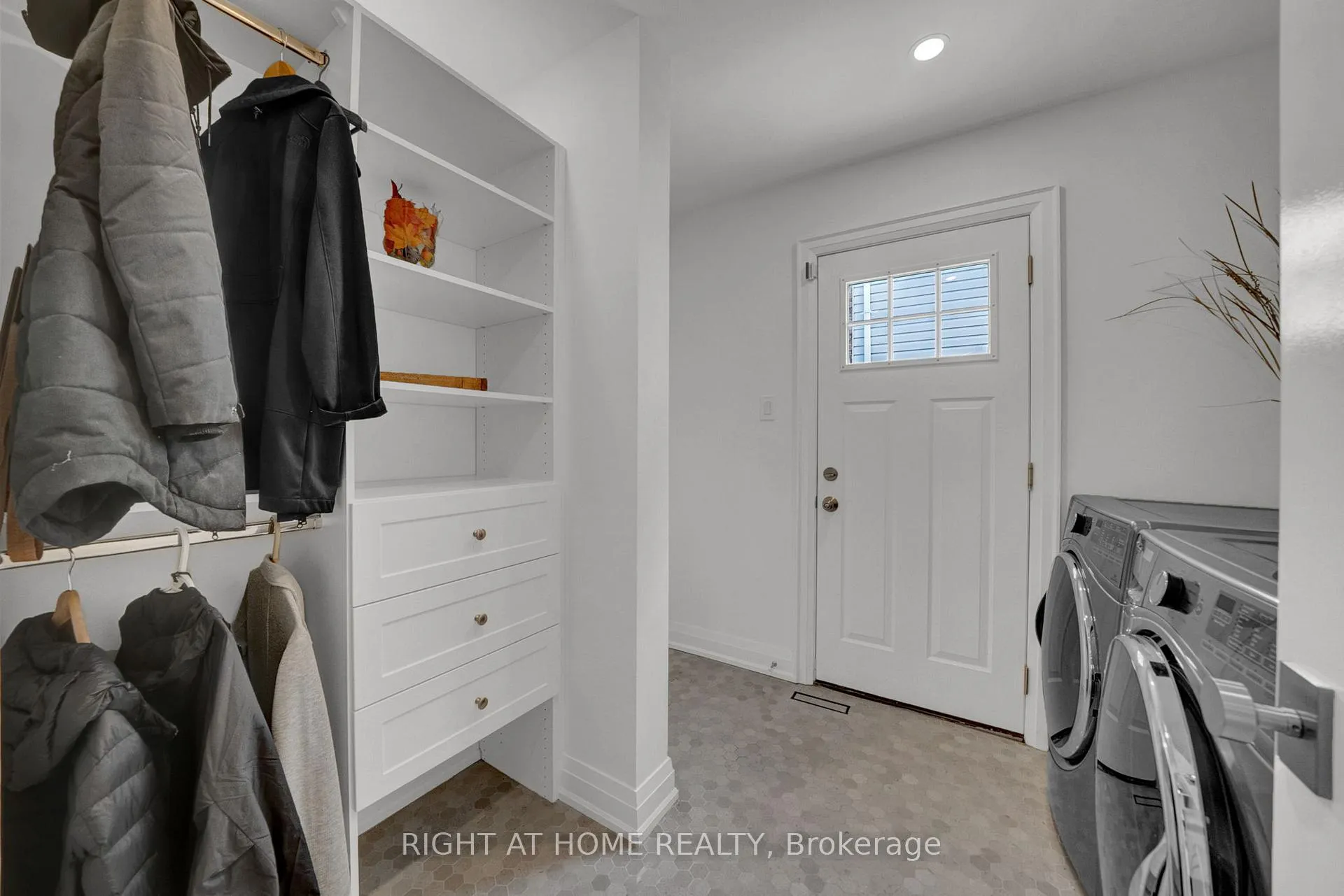Photo 23 of 527 Beech Street E, Whitby, Pringle Creek — HOMEH