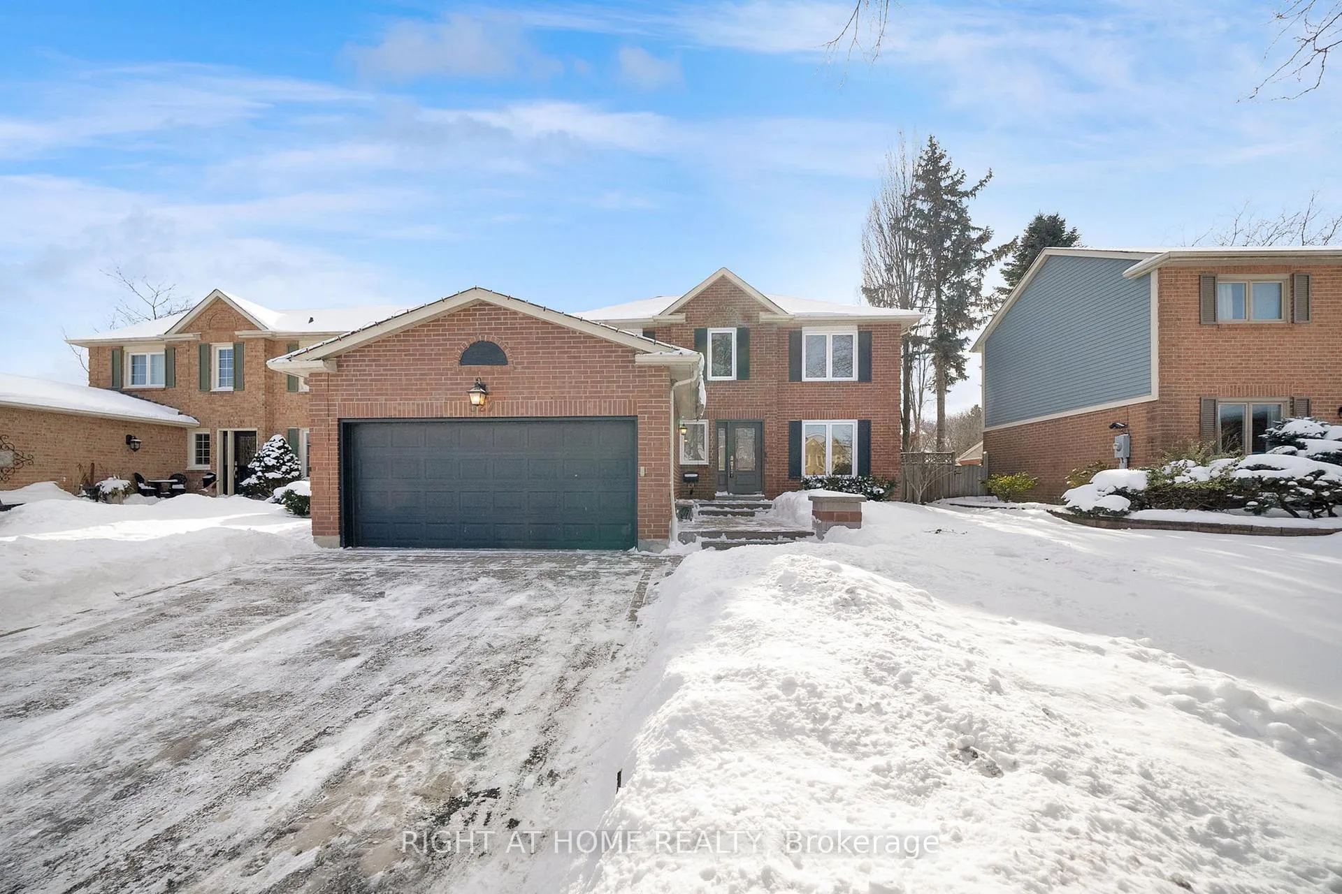 Photo 45 of 527 Beech Street E, Whitby, Pringle Creek — HOMEH