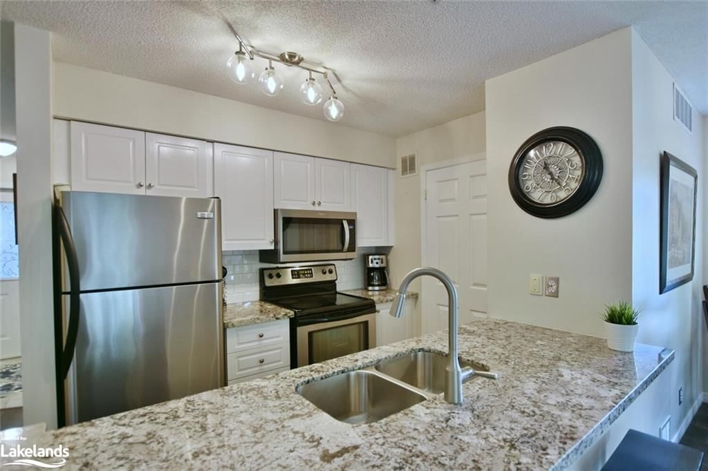Photo 8 of 333 Mariners Way, Collingwood — HOMEH