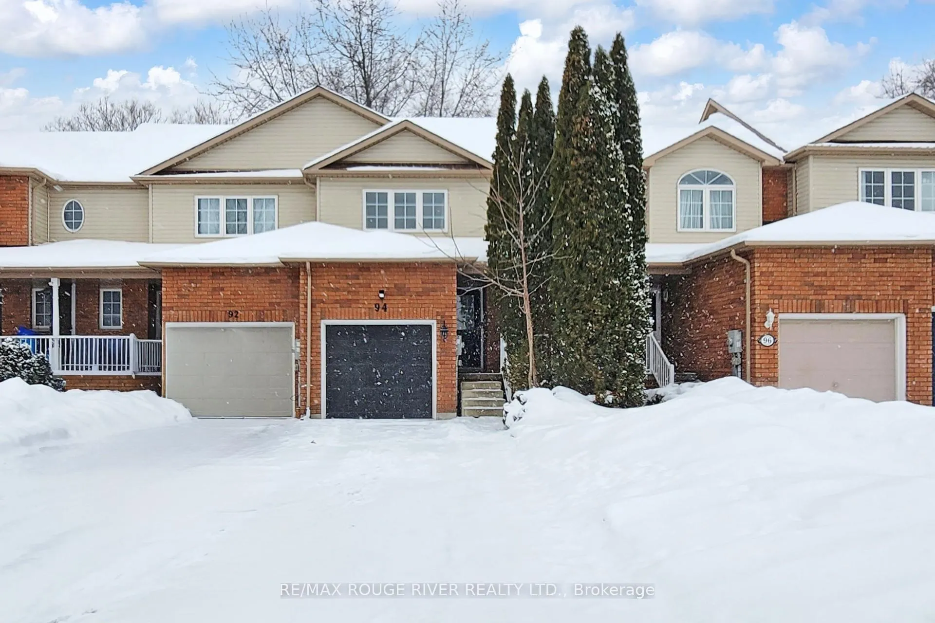 Photo 1 of 94 Richfield Square, Clarington, Courtice — HOMEH