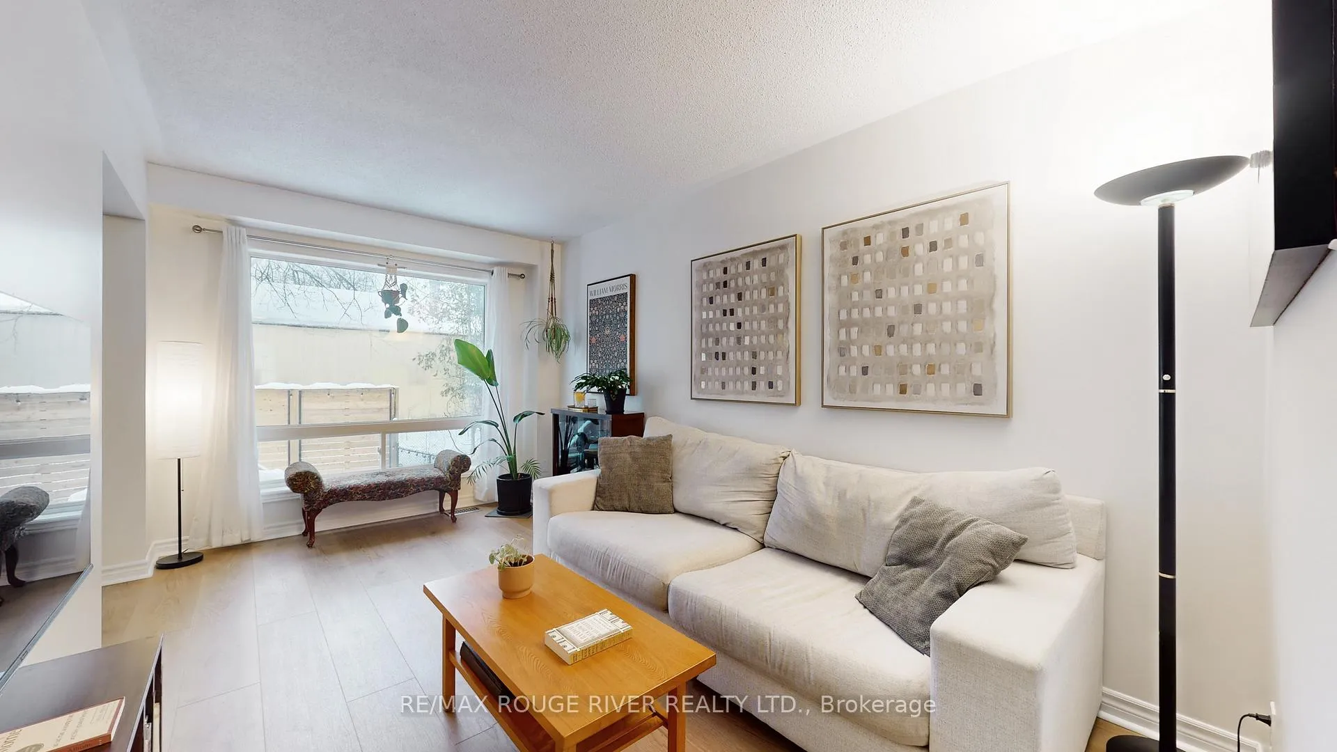 Photo 3 of 94 Richfield Square, Clarington, Courtice — HOMEH