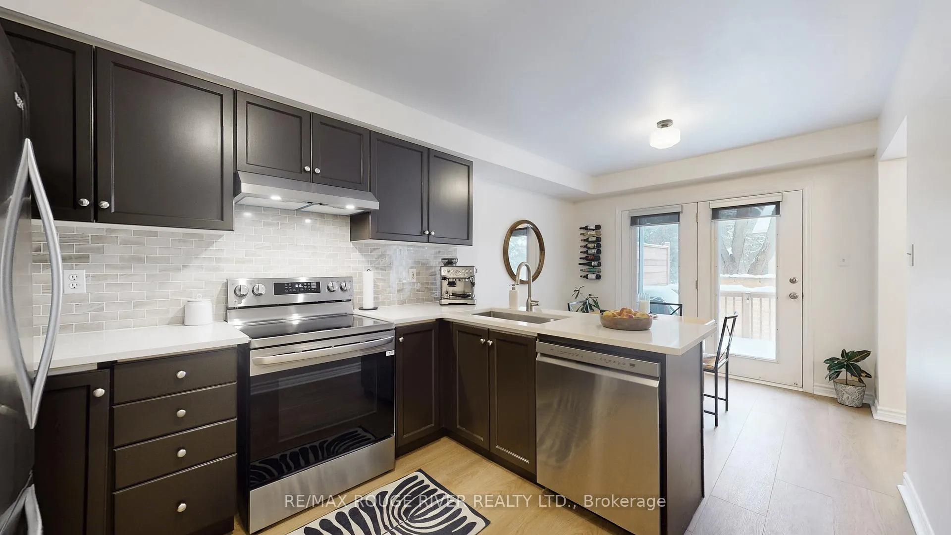 Photo 5 of 94 Richfield Square, Clarington, Courtice — HOMEH
