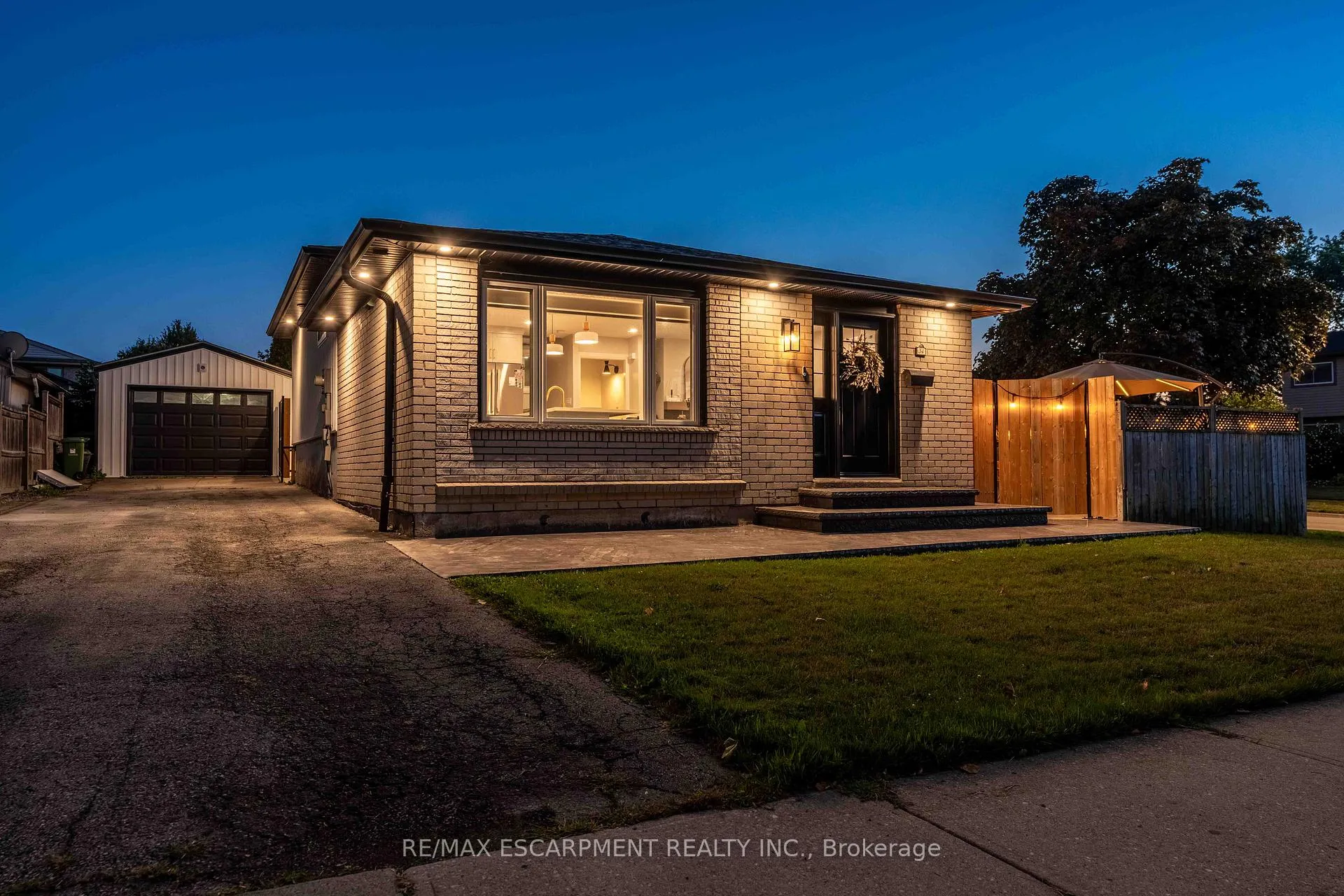 Photo 2 of 34 William Johnson Street, Hamilton, Stoney Creek Mountain — HOMEH