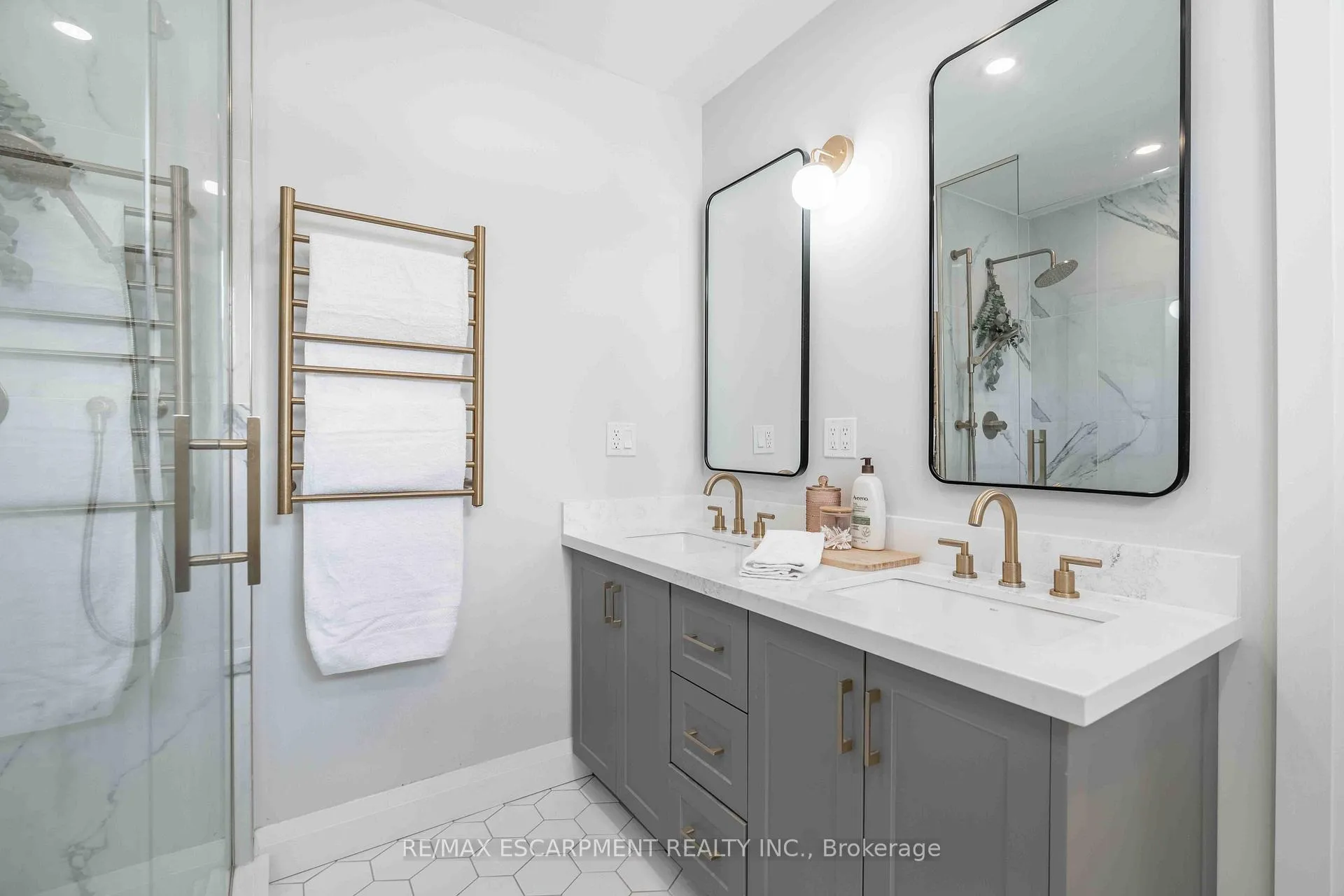 Photo 10 of 34 William Johnson Street, Hamilton, Stoney Creek Mountain — HOMEH
