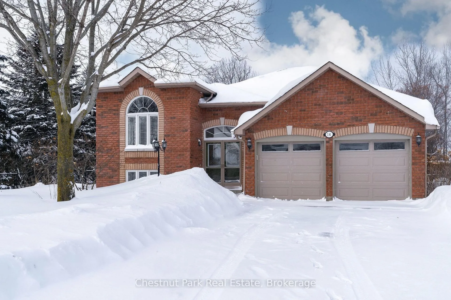 Front of 16 Green Pine Crescent