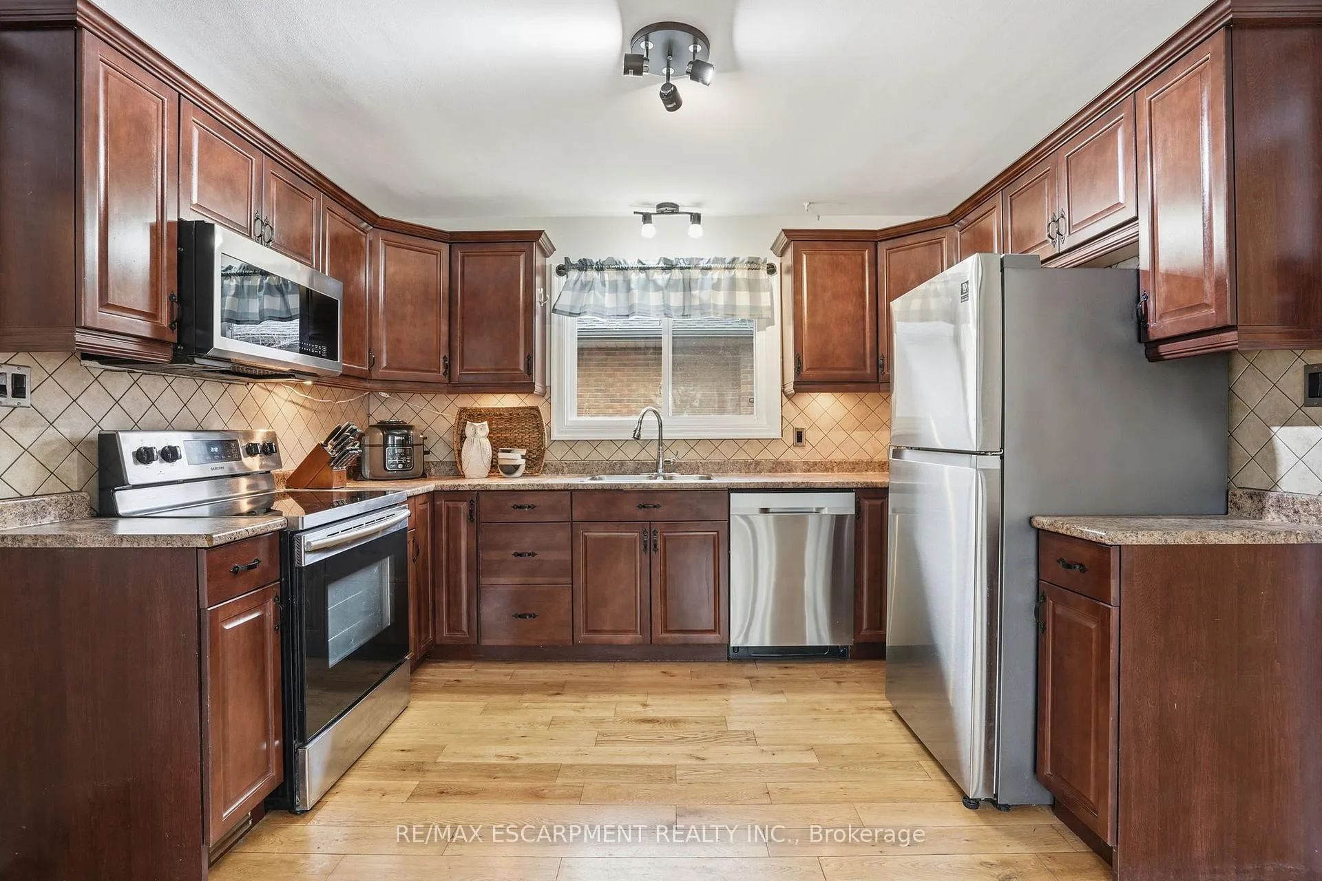 Photo 13 of 16 Alison Avenue, Waterloo — HOMEH