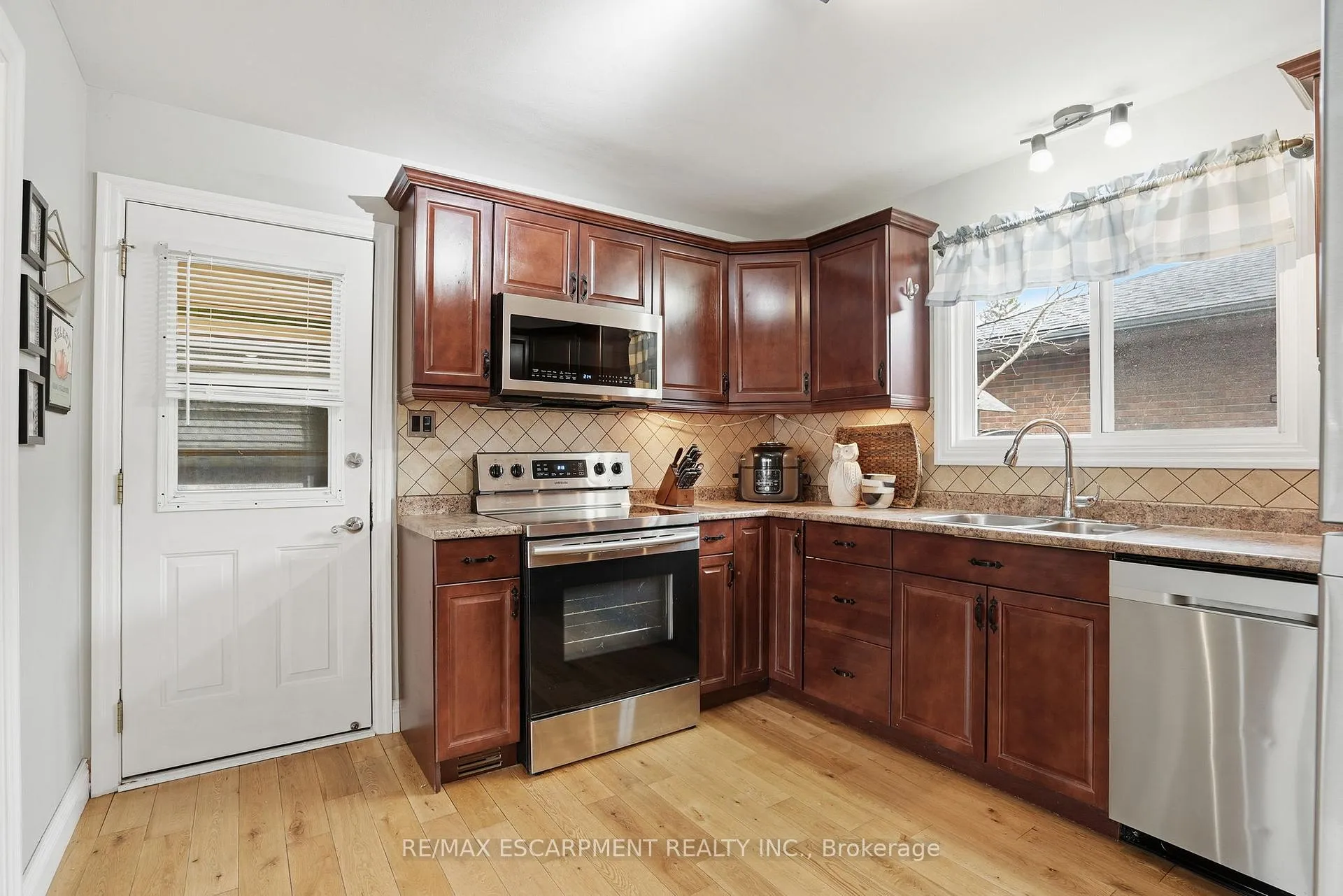 Photo 14 of 16 Alison Avenue, Waterloo — HOMEH