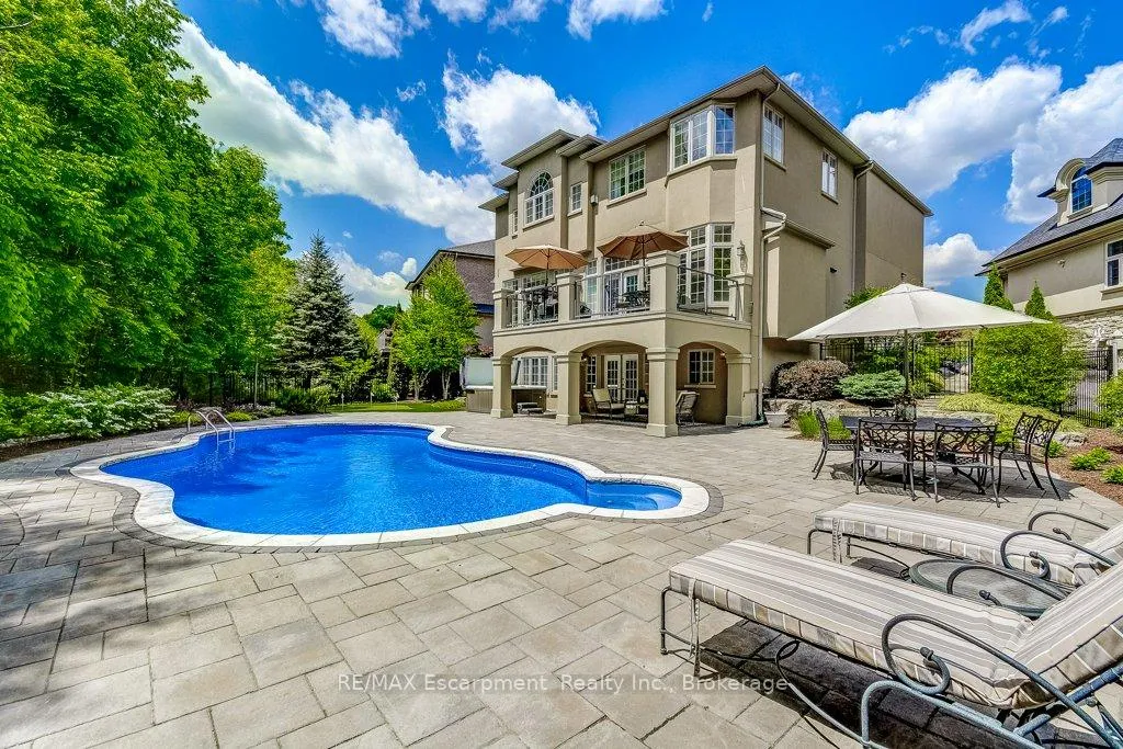 Photo 2 of 168 Diiorio Circle, Hamilton, Ancaster — HOMEH