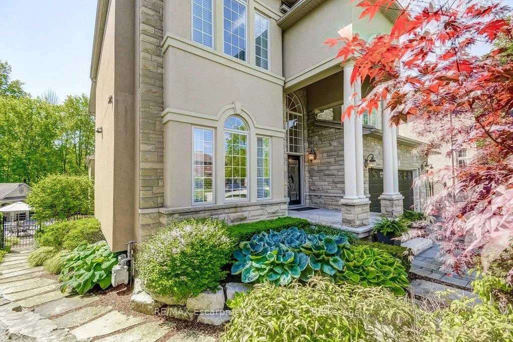Photo 3 of 168 Diiorio Circle, Hamilton, Ancaster — HOMEH