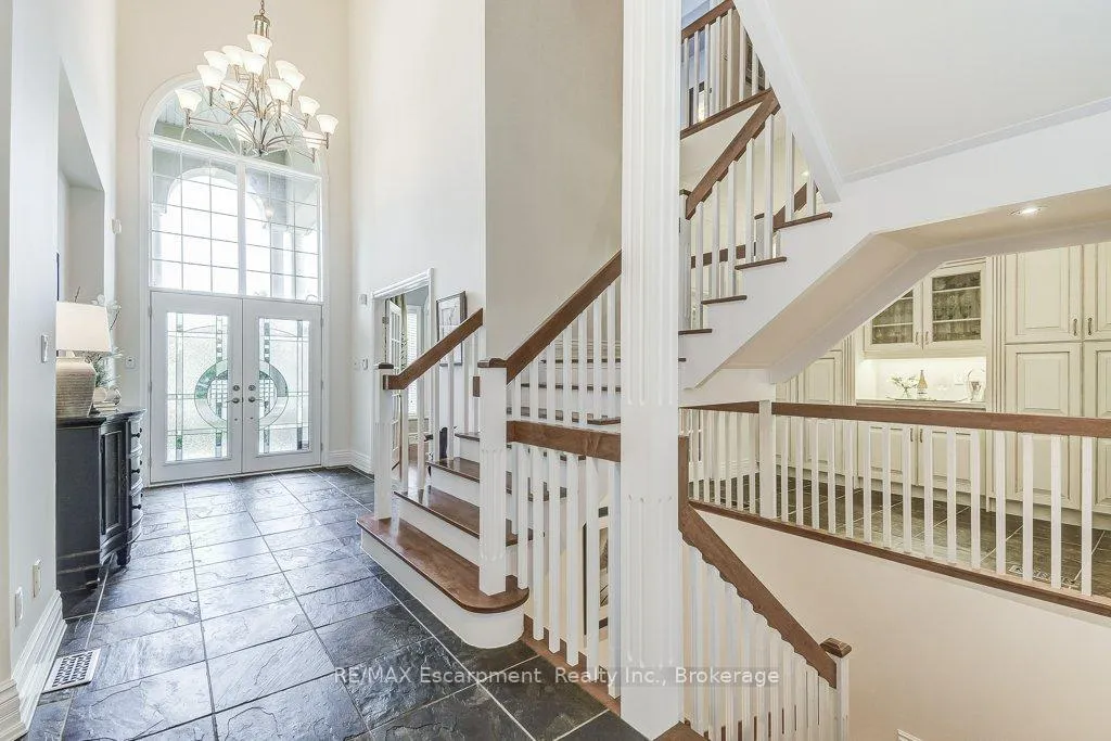 Photo 6 of 168 Diiorio Circle, Hamilton, Ancaster — HOMEH