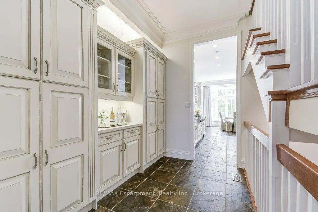 Photo 7 of 168 Diiorio Circle, Hamilton, Ancaster — HOMEH
