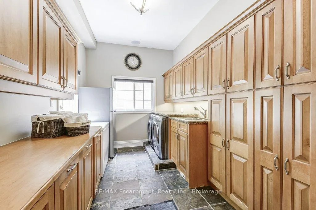 Photo 9 of 168 Diiorio Circle, Hamilton, Ancaster — HOMEH
