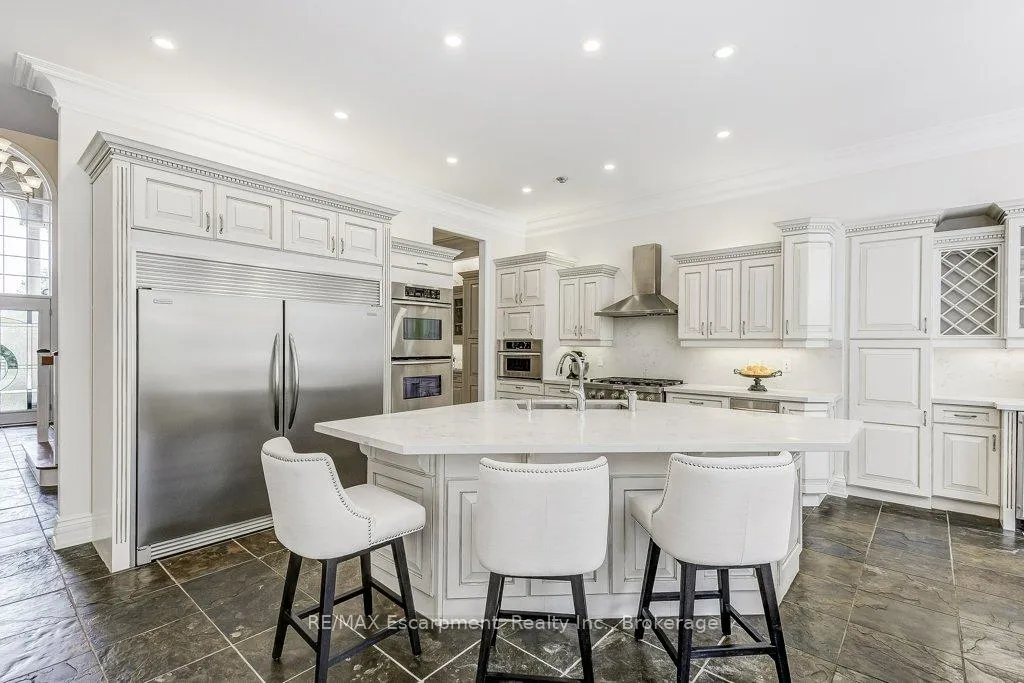 Photo 10 of 168 Diiorio Circle, Hamilton, Ancaster — HOMEH
