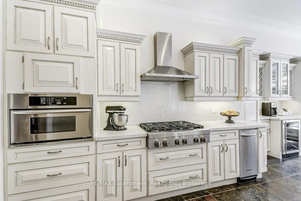Photo 11 of 168 Diiorio Circle, Hamilton, Ancaster — HOMEH