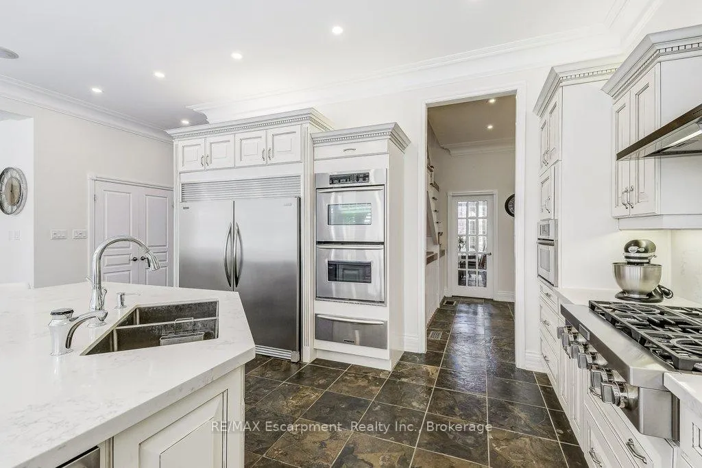 Photo 12 of 168 Diiorio Circle, Hamilton, Ancaster — HOMEH