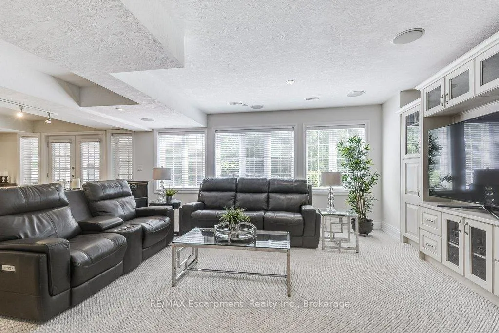 Photo 32 of 168 Diiorio Circle, Hamilton, Ancaster — HOMEH