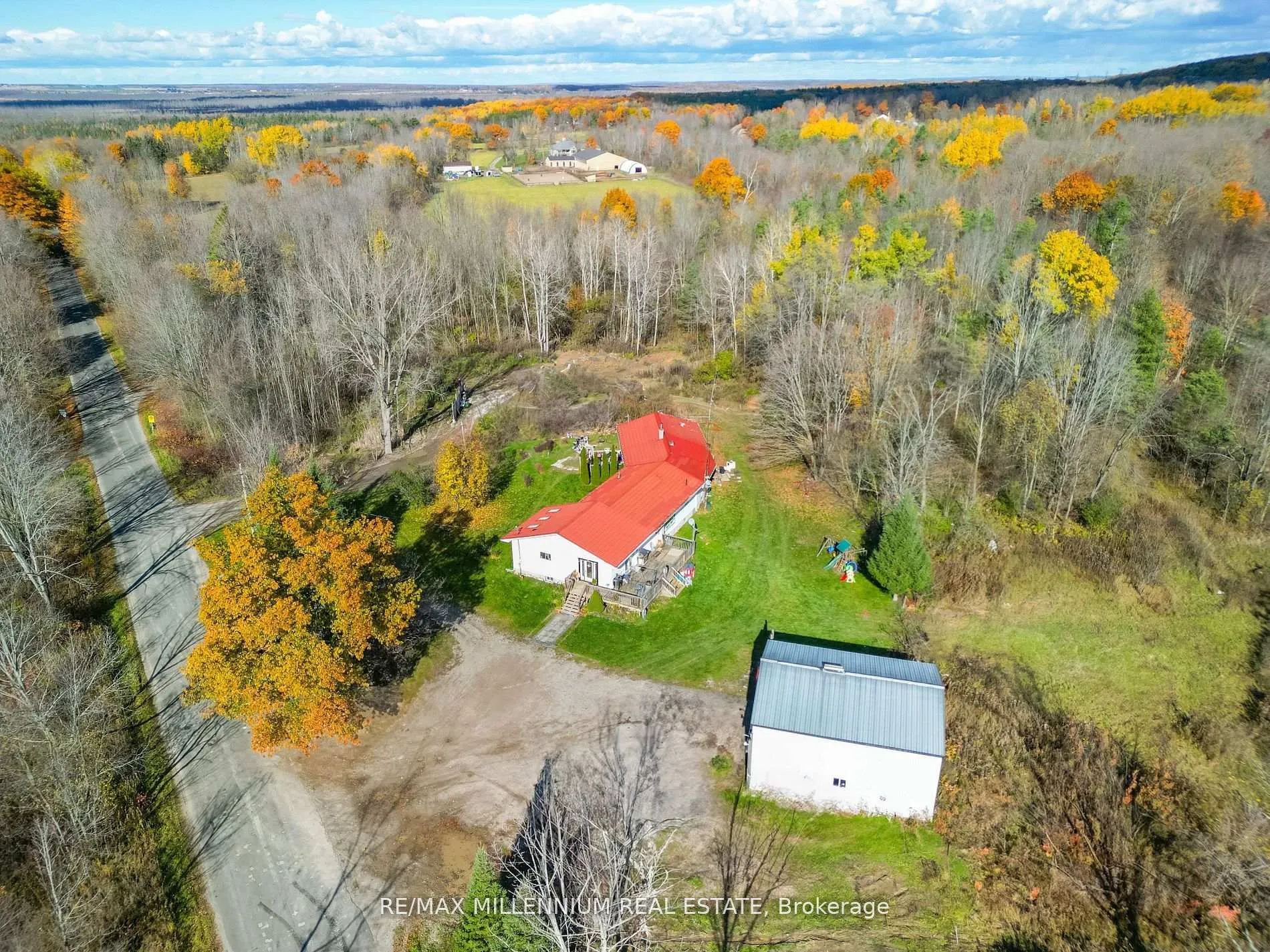 Photo 3 of 3021 Pinegrove Road, Springwater, Rural Springwater — HOMEH