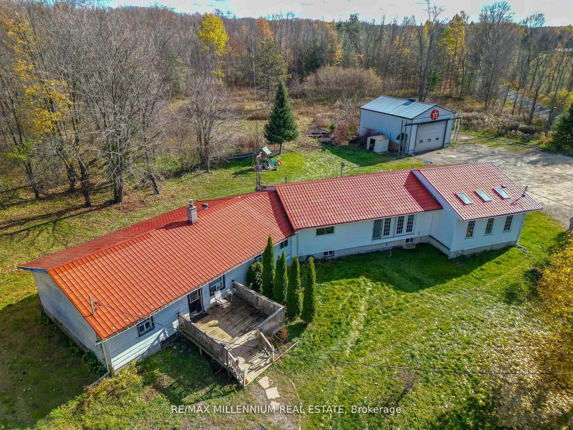 Photo 4 of 3021 Pinegrove Road, Springwater, Rural Springwater — HOMEH