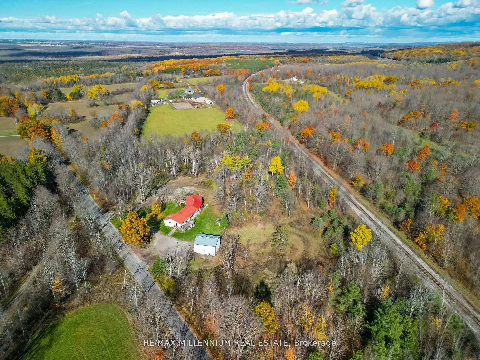 Photo 8 of 3021 Pinegrove Road, Springwater, Rural Springwater — HOMEH